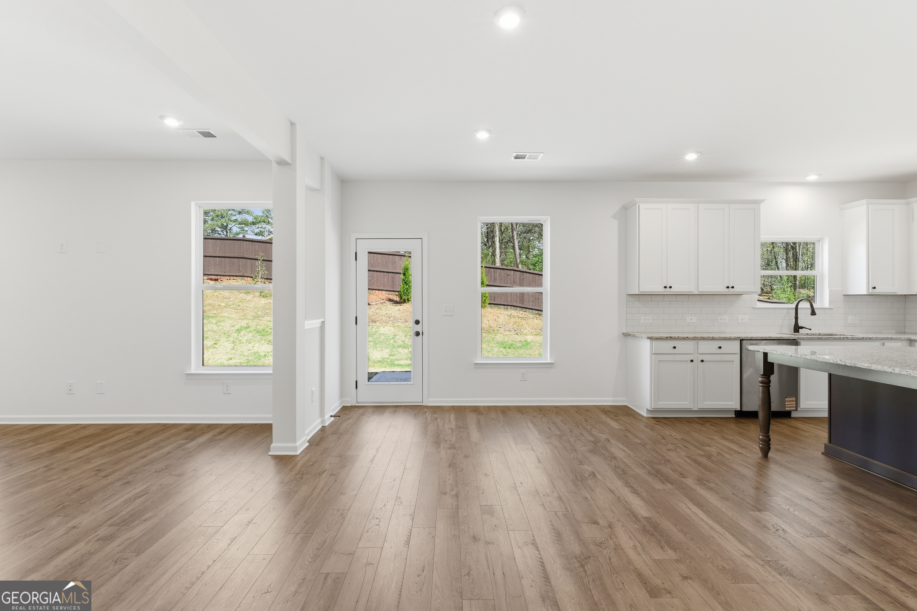 364 Waterbluff DR