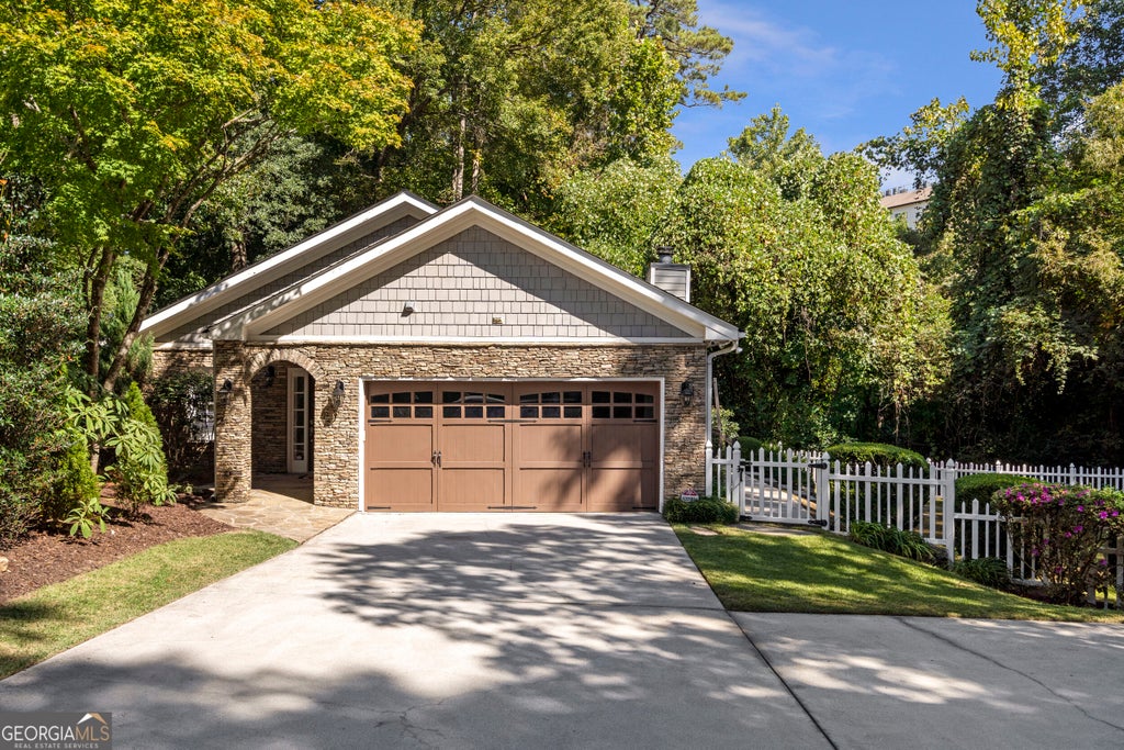 Photo of 2871 Dorby Close NE, Brookhaven, GA 30319 (MLS # 10873629)