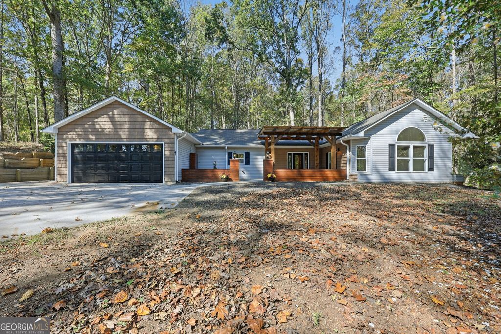 Photo of 257 Lake Place Drive, Lavonia, GA 30553 (MLS # 10631956)