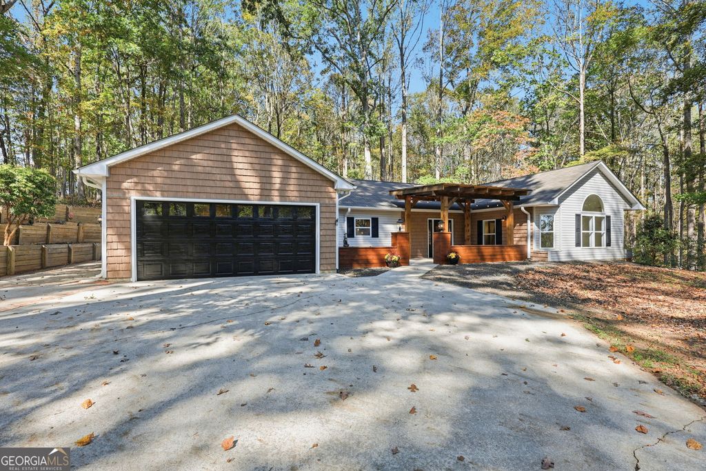Photo of 257 Lake Place Drive, Lavonia, GA 30553 (MLS # 10631956)