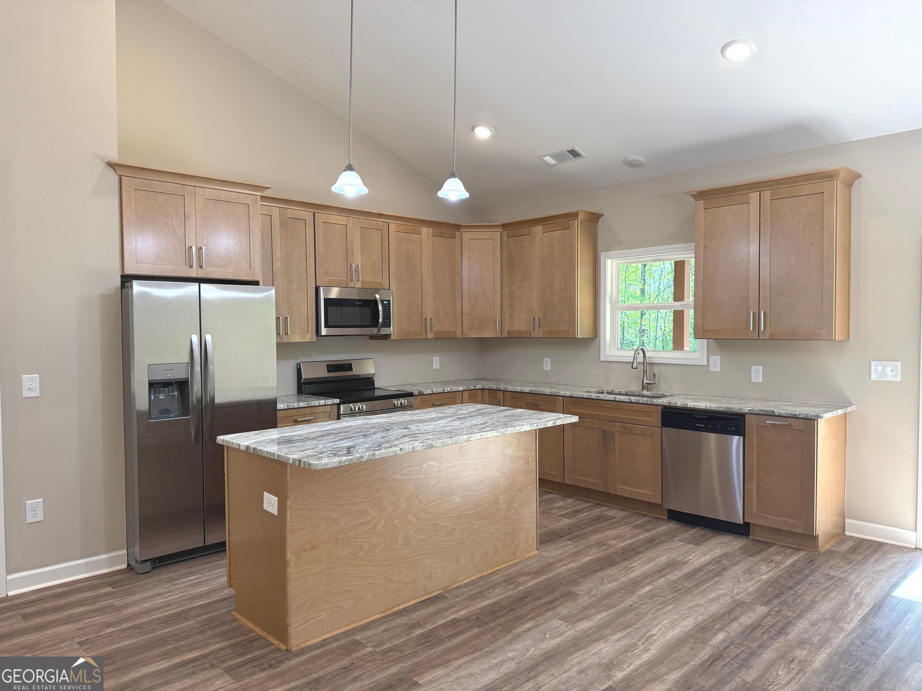 921 Silver Dollar RD