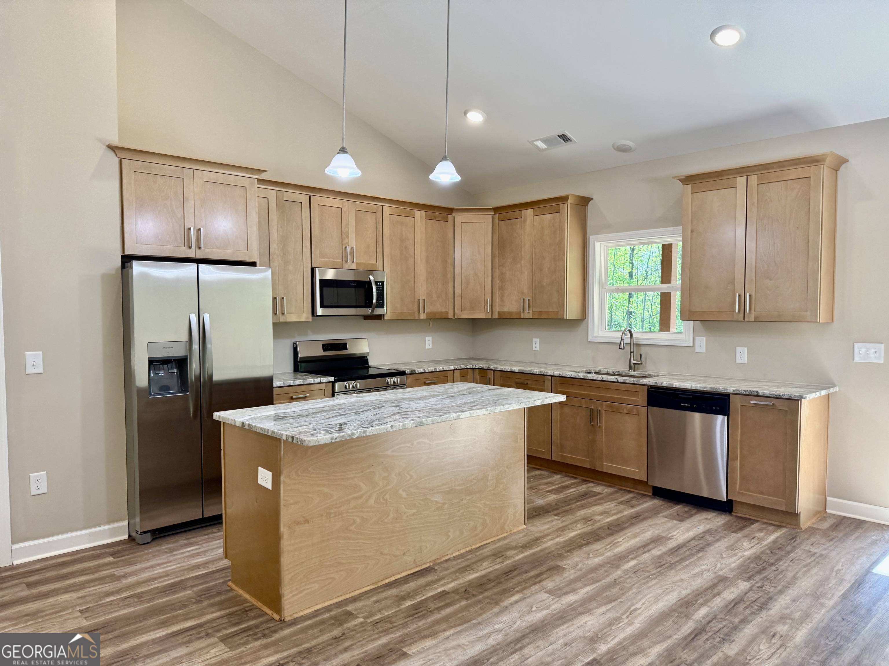 921 Silver Dollar RD