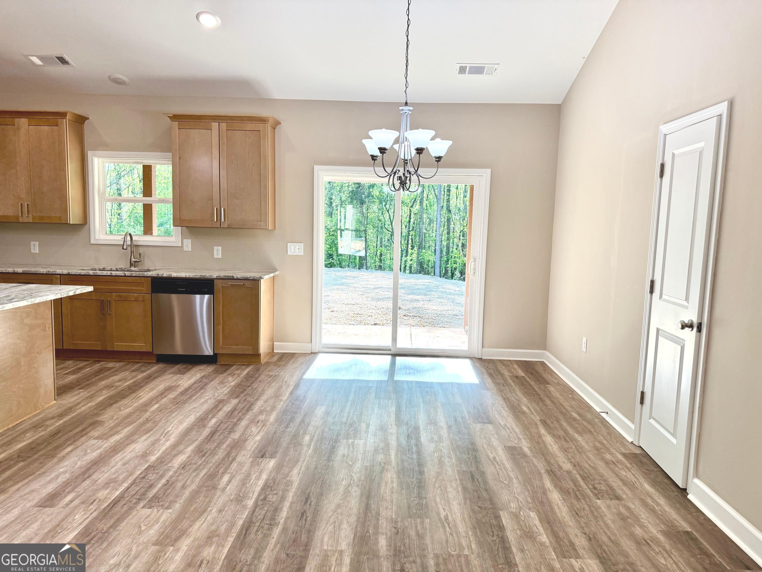 921 Silver Dollar RD