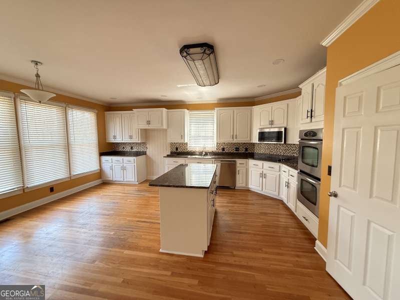 2105 Ector CV NW