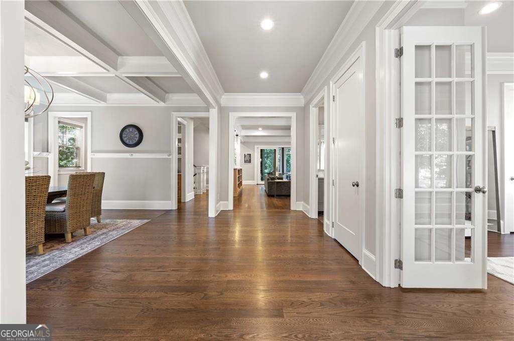 1890 Ridgewood DR NE