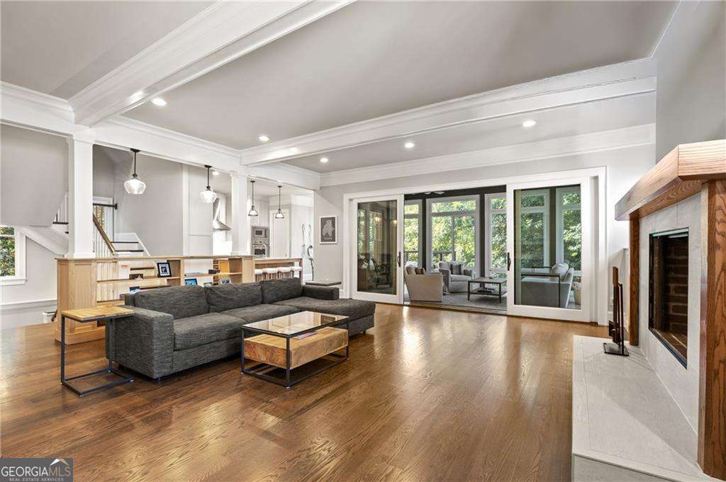 1890 Ridgewood DR NE