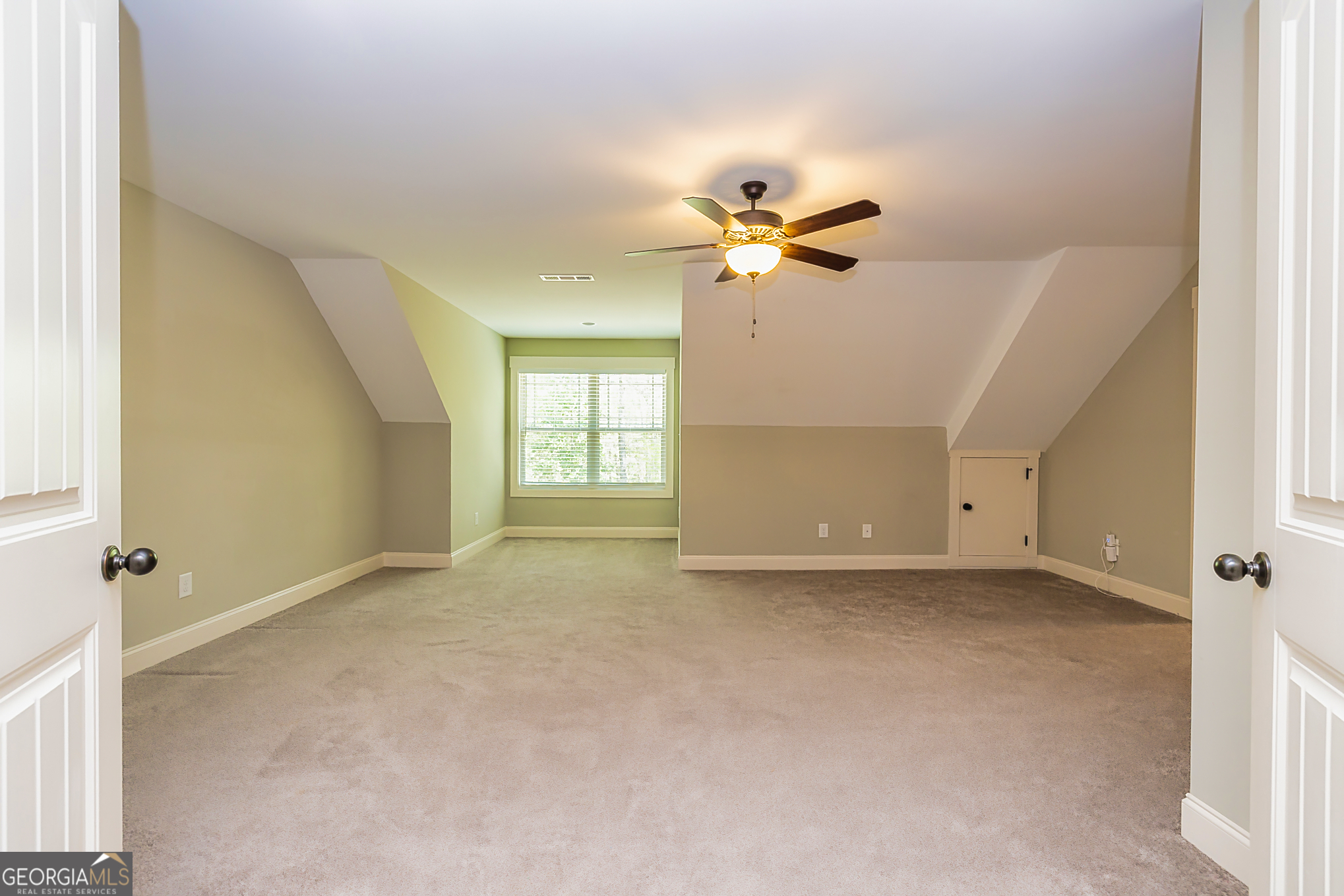 Tyrone, Georgia 30290, United States, 5 Bedrooms Bedrooms, ,5 BathroomsBathrooms,Residential,Pending,109916