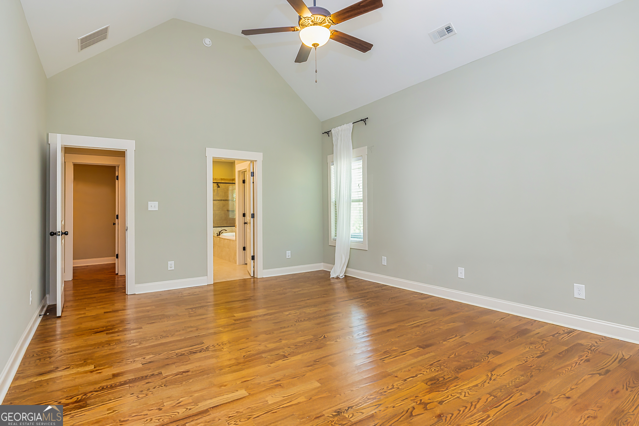 Tyrone, Georgia 30290, United States, 5 Bedrooms Bedrooms, ,5 BathroomsBathrooms,Residential,Pending,109916