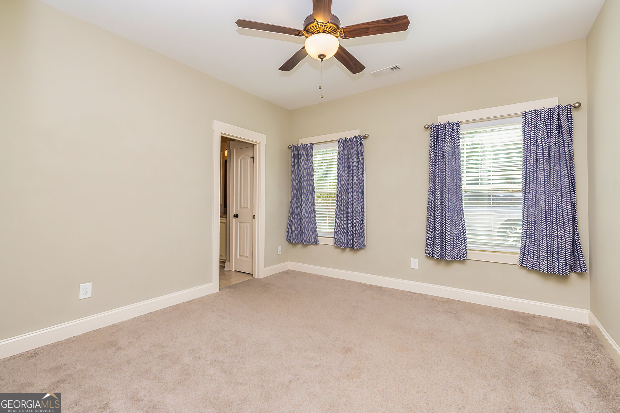 Tyrone, Georgia 30290, United States, 5 Bedrooms Bedrooms, ,5 BathroomsBathrooms,Residential,Pending,109916