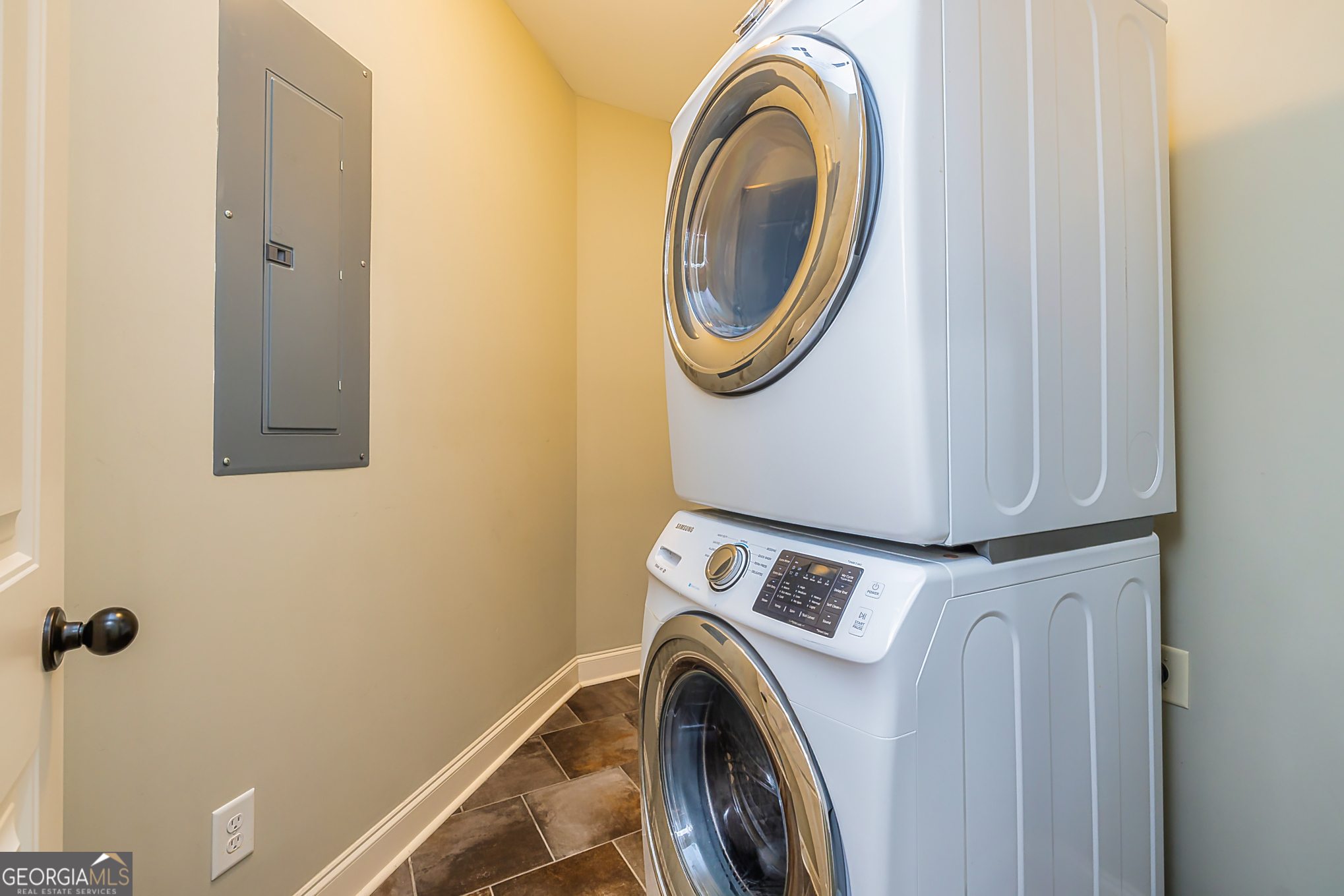 Tyrone, Georgia 30290, United States, 5 Bedrooms Bedrooms, ,5 BathroomsBathrooms,Residential,Pending,109916