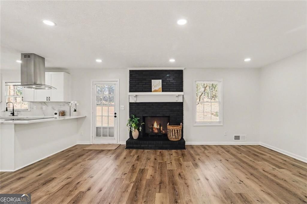 2142 Colonial Oak WAY SW