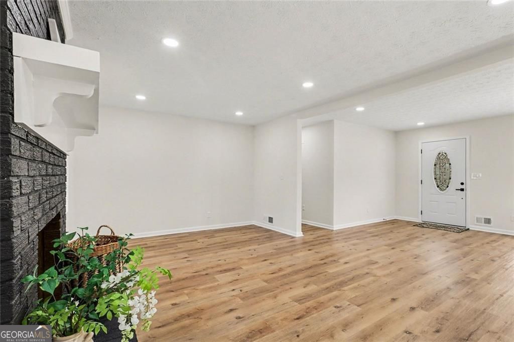 2142 Colonial Oak WAY SW