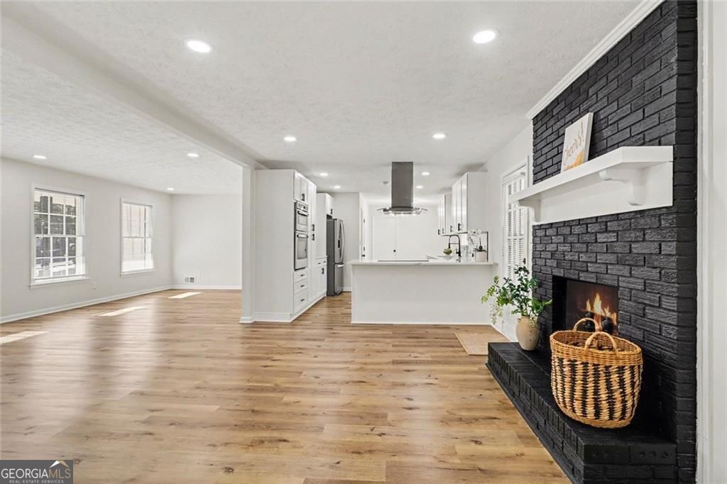 2142 Colonial Oak WAY SW