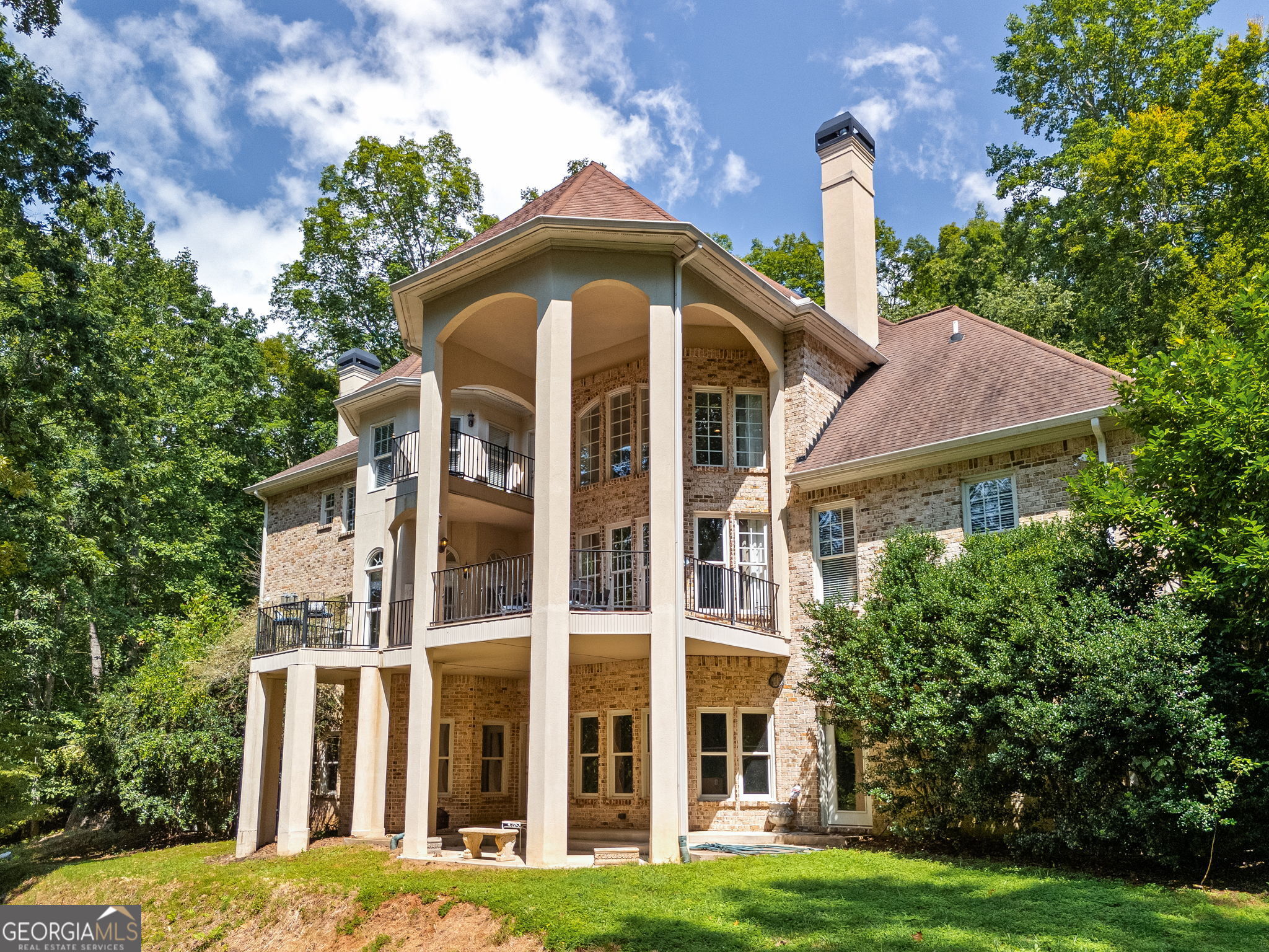 221 Allmond LN