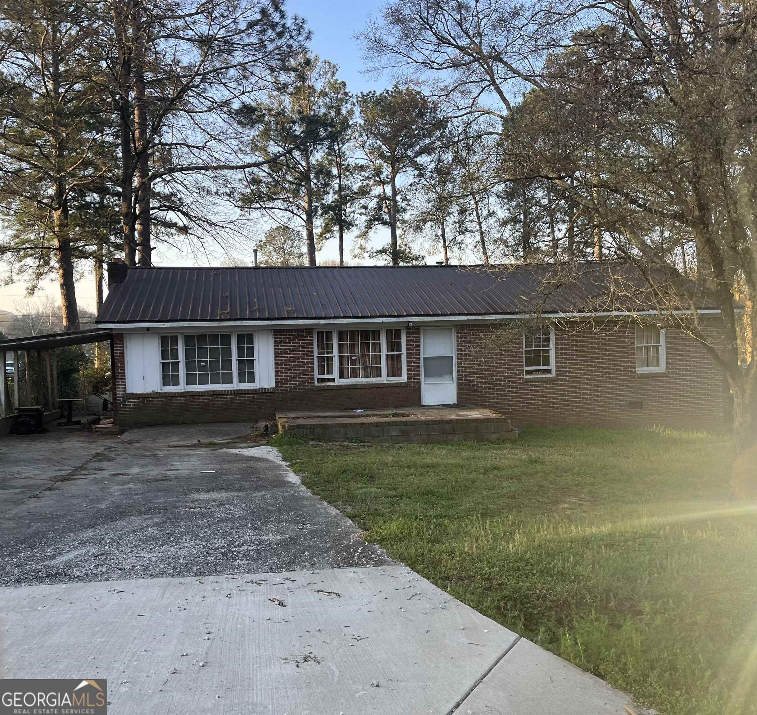 4 sided brick home for sale in the city of Jackson. 4 bed / 2 bath with 1241 Sq Ft. Nice sized yard. Central heating and air and connected to city sewer. This home would make a great investment!