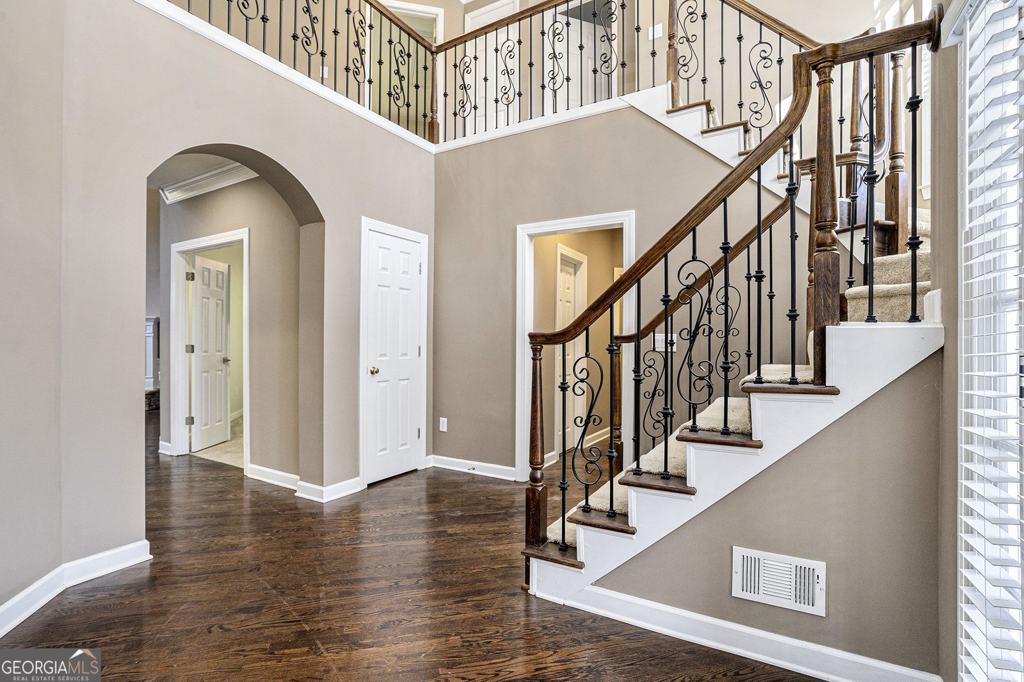 5010 Highland Oaks CT SE