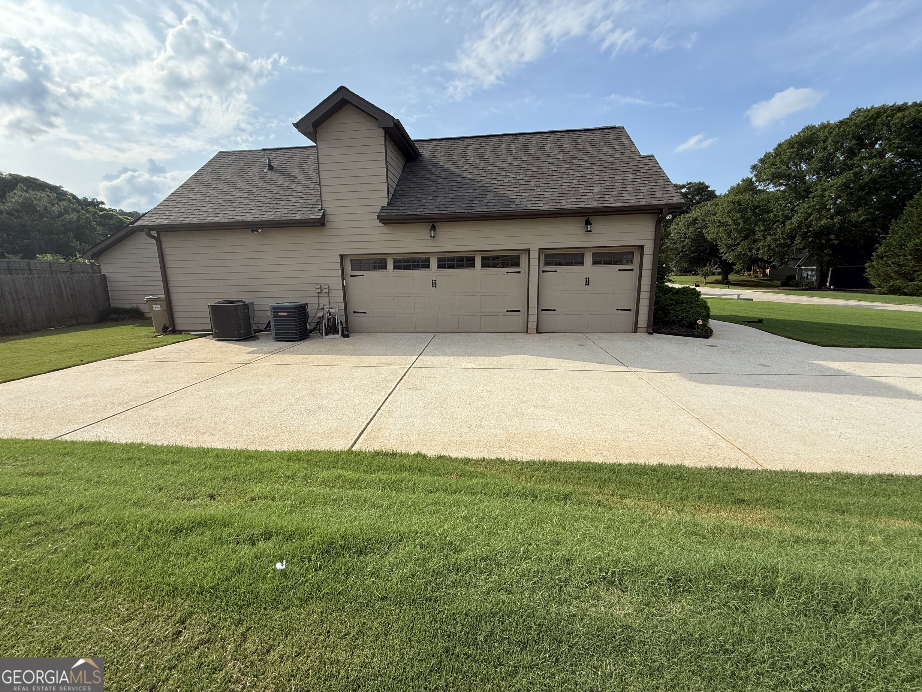 608 Henning DR