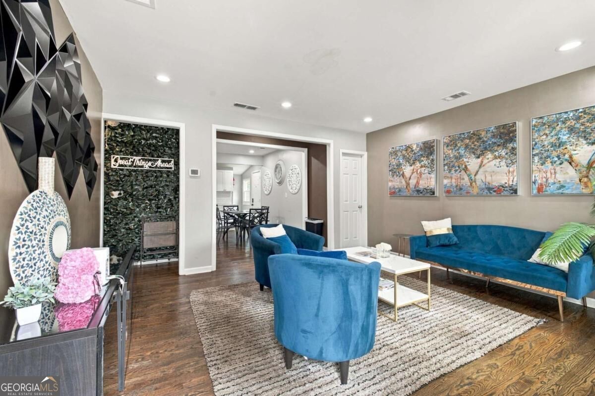1677 M L King Jr DR SW