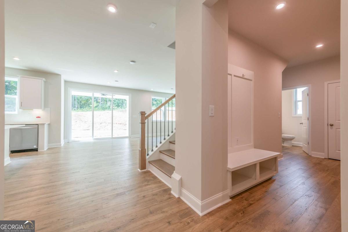 718 Crossroad CT