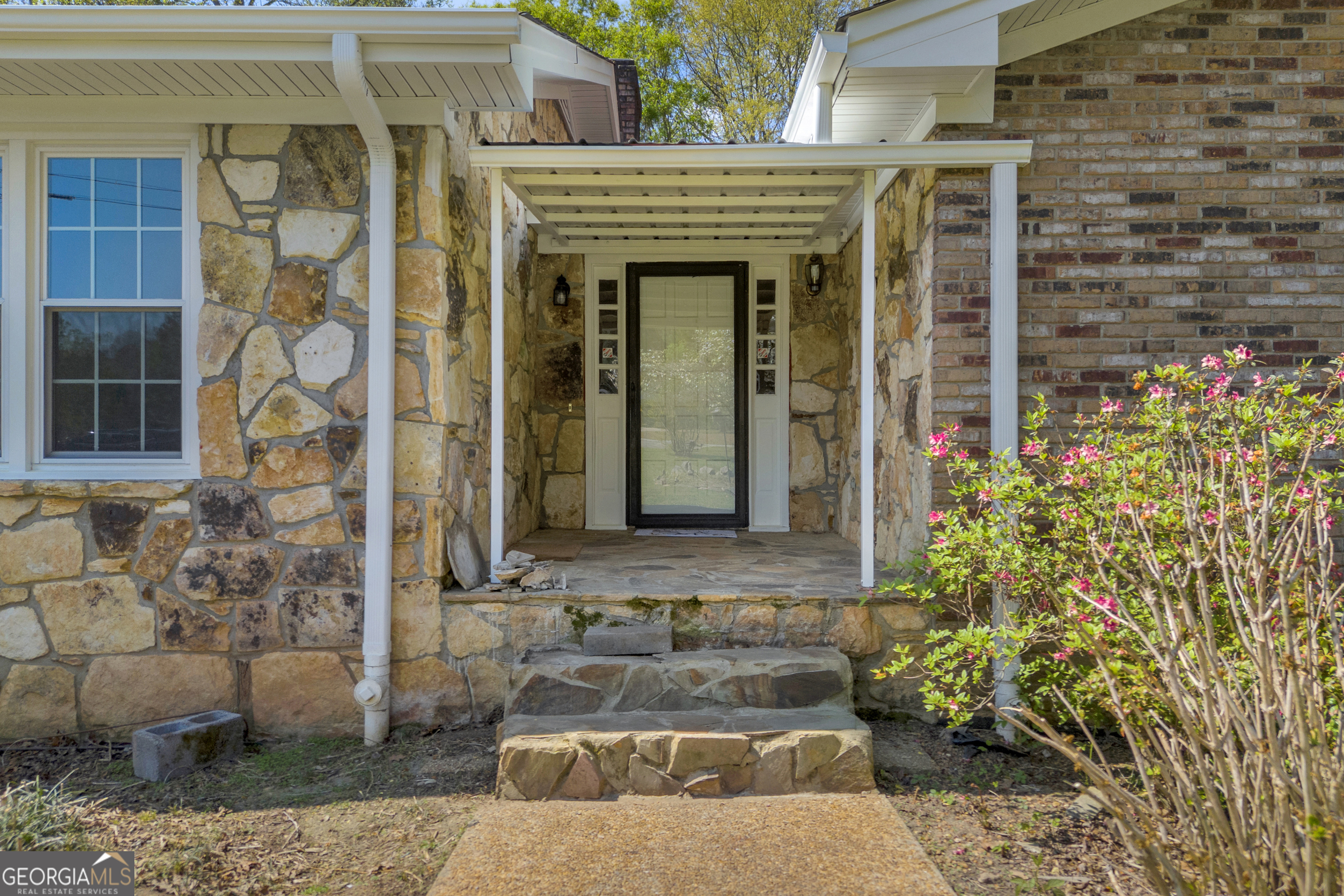 194 Woodland Creek PL