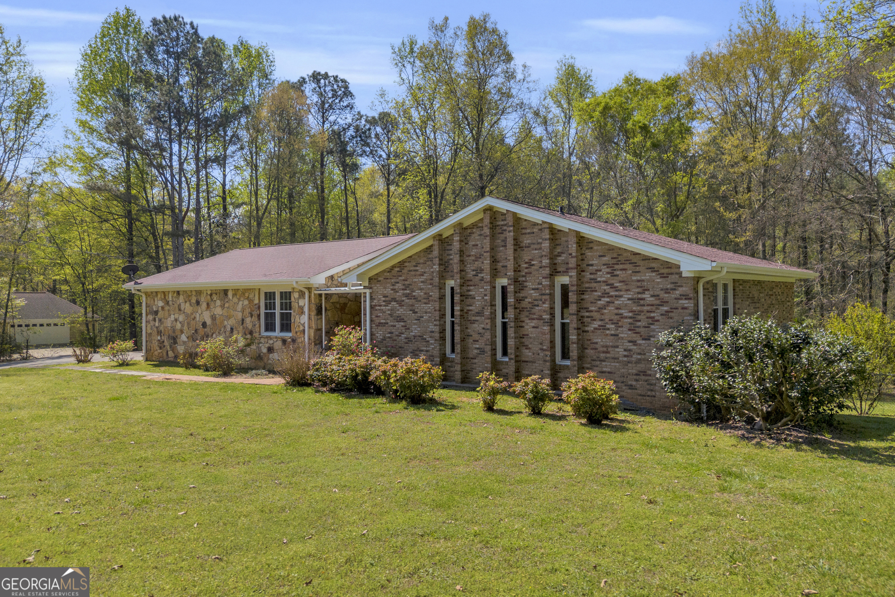 194 Woodland Creek PL