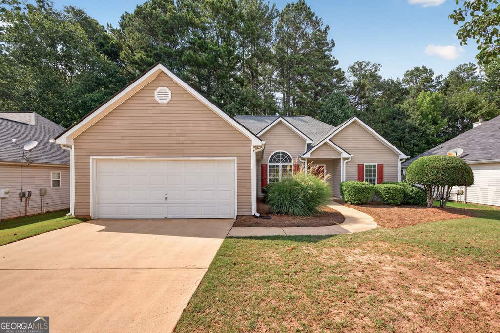 Photo of 1637 Summit Creek Way, Loganville, GA 30052 (MLS # 10817012)