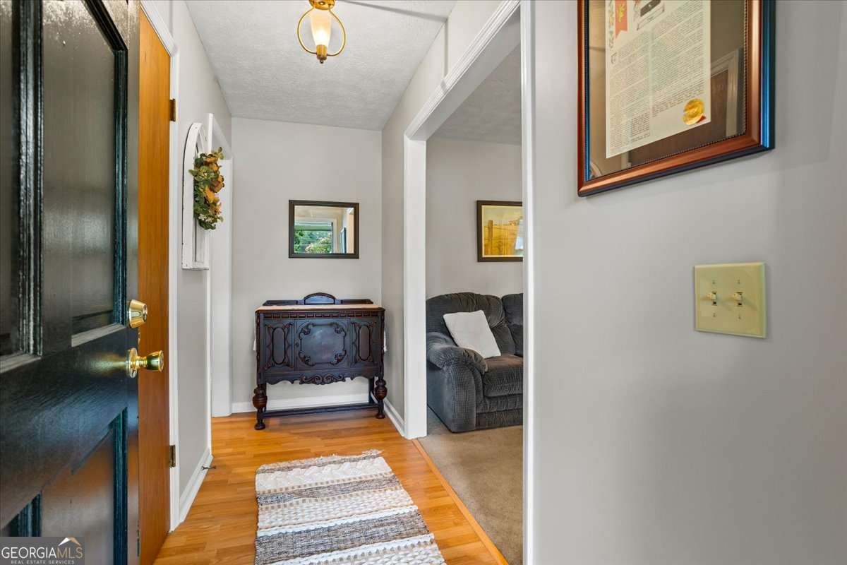 1368 White Oak ST SE