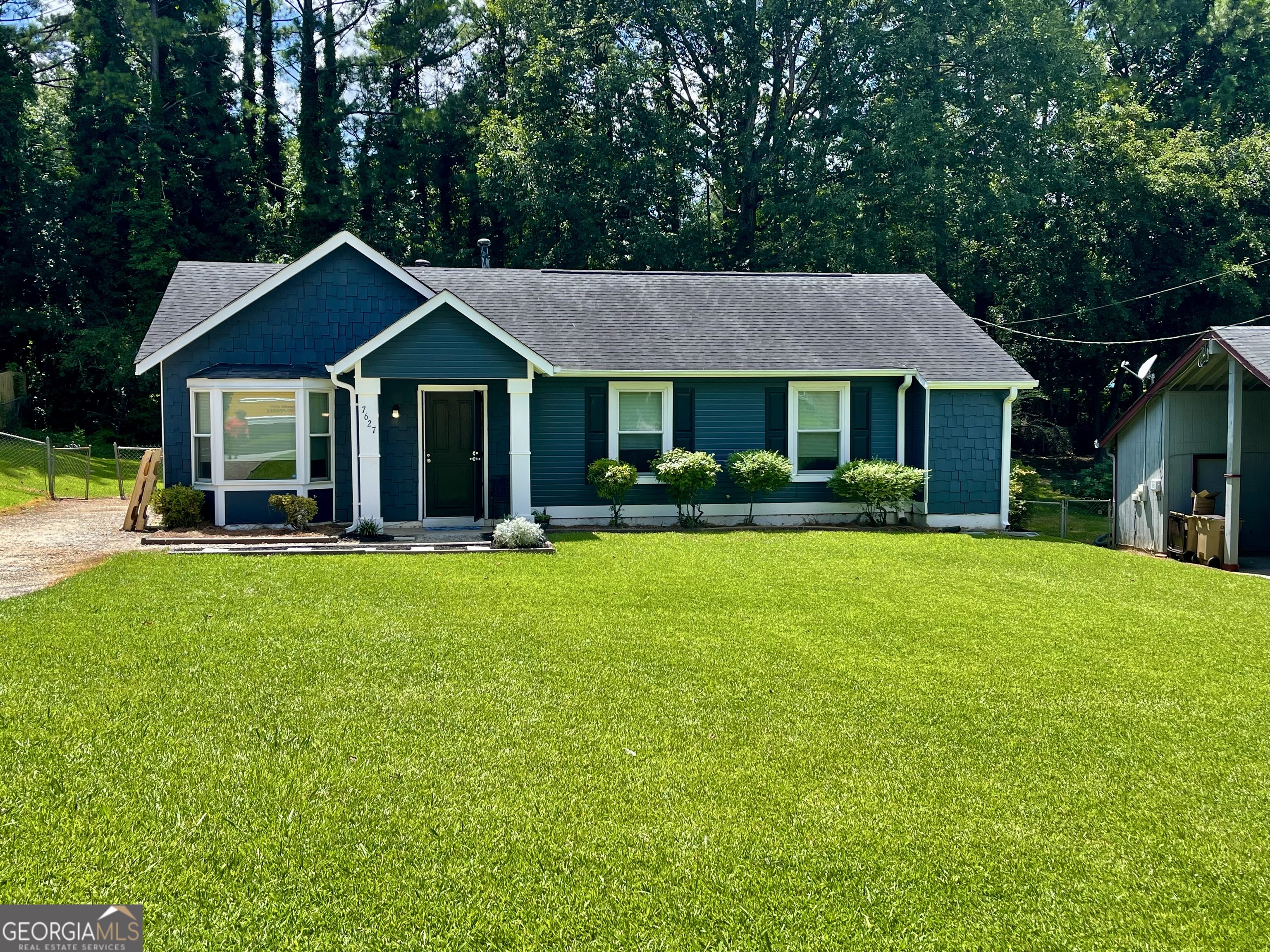 For Rent: 7627 Ward Lane, Jonesboro, GA 30238 3 Bedrooms | 1.5 Bathrooms | Spacious Yard For a viewing, go to www.vestaga.com Welcome home to this beautifully updated 3-bedroom, 1.5-bath ranch-style home nestled on a quiet street in Jonesboro. This charming residence features fresh paint, modern finishes, and a bright, open layout perfect for comfortable living. Step into a cozy living area that flows into a well-appointed kitchen with plenty of cabinet space and natural light. The bedrooms are generously sized, and the full bathroom has been tastefully updated. The home also features a convenient half bath for guests. The wide driveway offers ample parking, and an attached storage shed adds extra utility. Additional Highlights: * Updated interior with stylish color scheme * Large backyard * Washer/dryer connections * Central HVAC * Quiet, established neighborhood * Easy access to shopping, dining, and schools Located just minutes from Tara Boulevard, local parks, and I-75 for easy commuting. Now accepting applications!