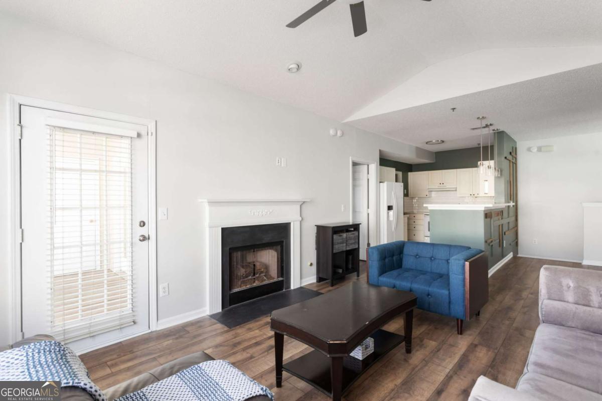 703 Spring Heights LN SE