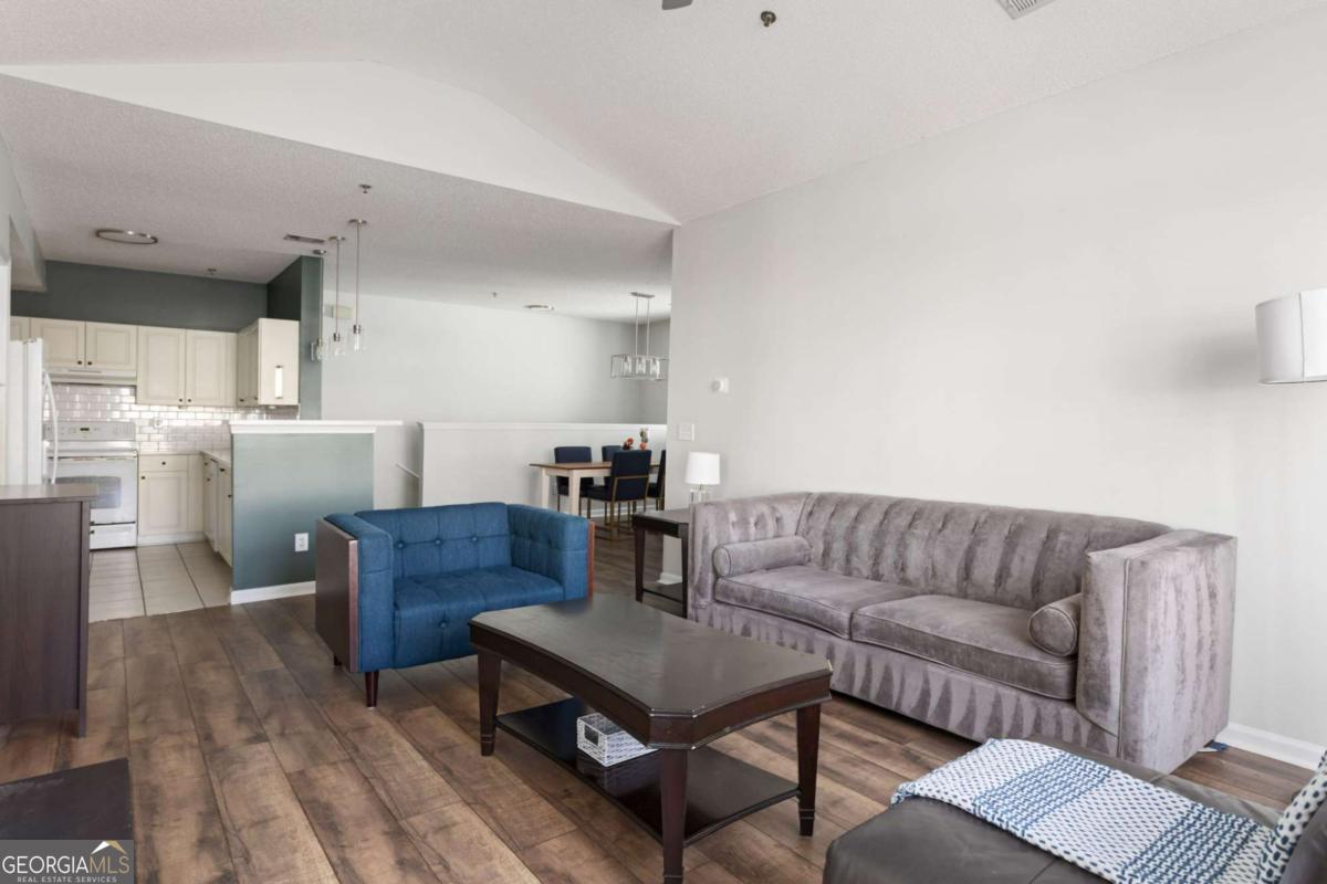 703 Spring Heights LN SE