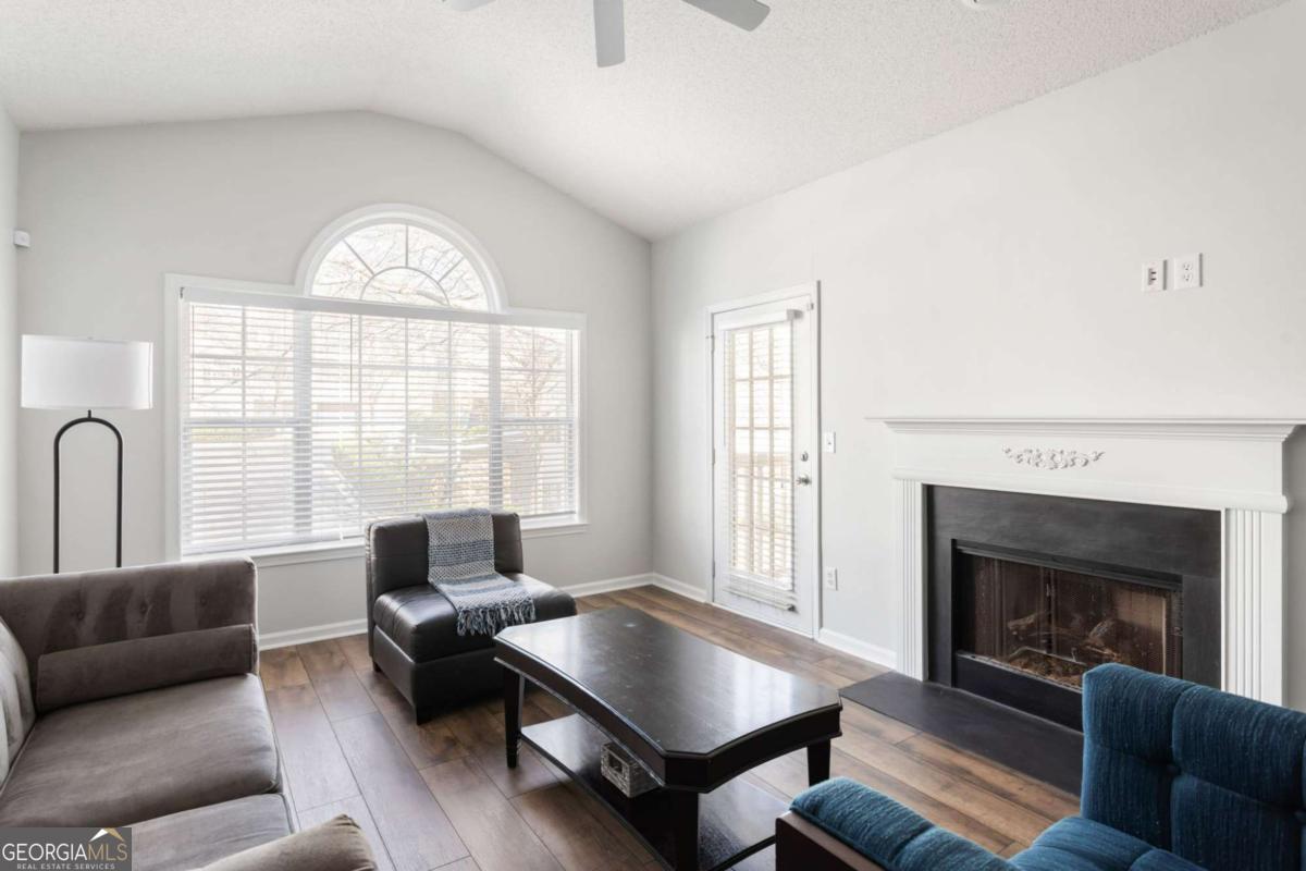 703 Spring Heights LN SE