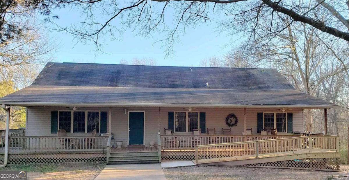 Photo 1 of 26 — 1990 Hewell RD NW, Dewy Rose, GA 30634