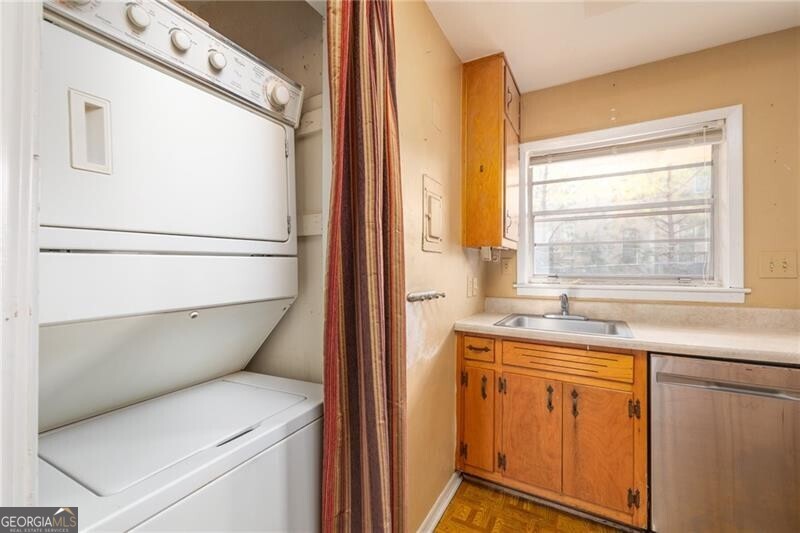 Atlanta, Georgia 30305, United States, 2 Bedrooms Bedrooms, ,2 BathroomsBathrooms,Residential,Active,4003