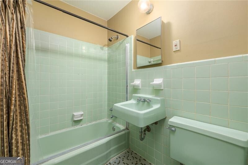 Atlanta, Georgia 30305, United States, 2 Bedrooms Bedrooms, ,2 BathroomsBathrooms,Residential,Active,4003