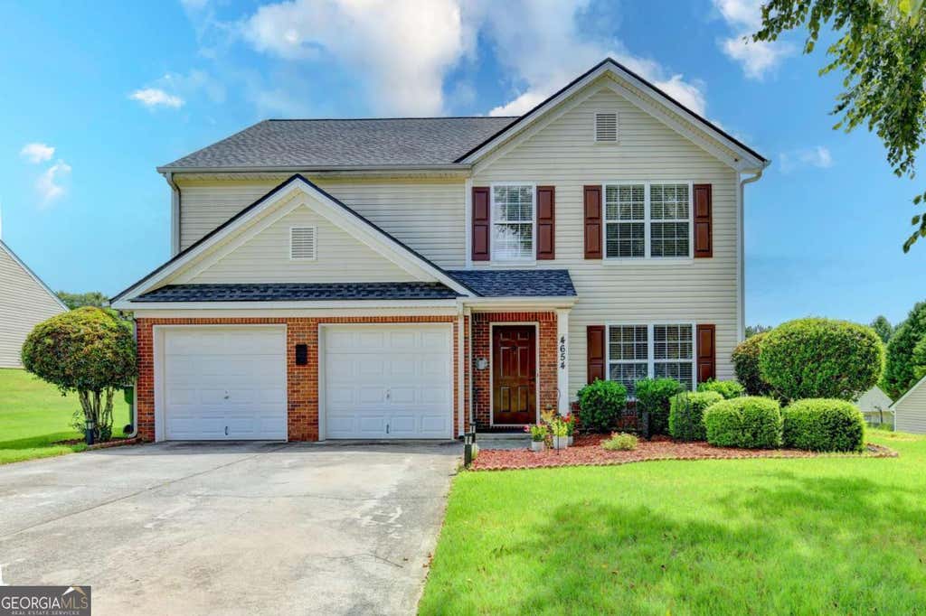 Photo of 4654 Pine Isle Way, Buford, GA 30518 (MLS # 10823082)