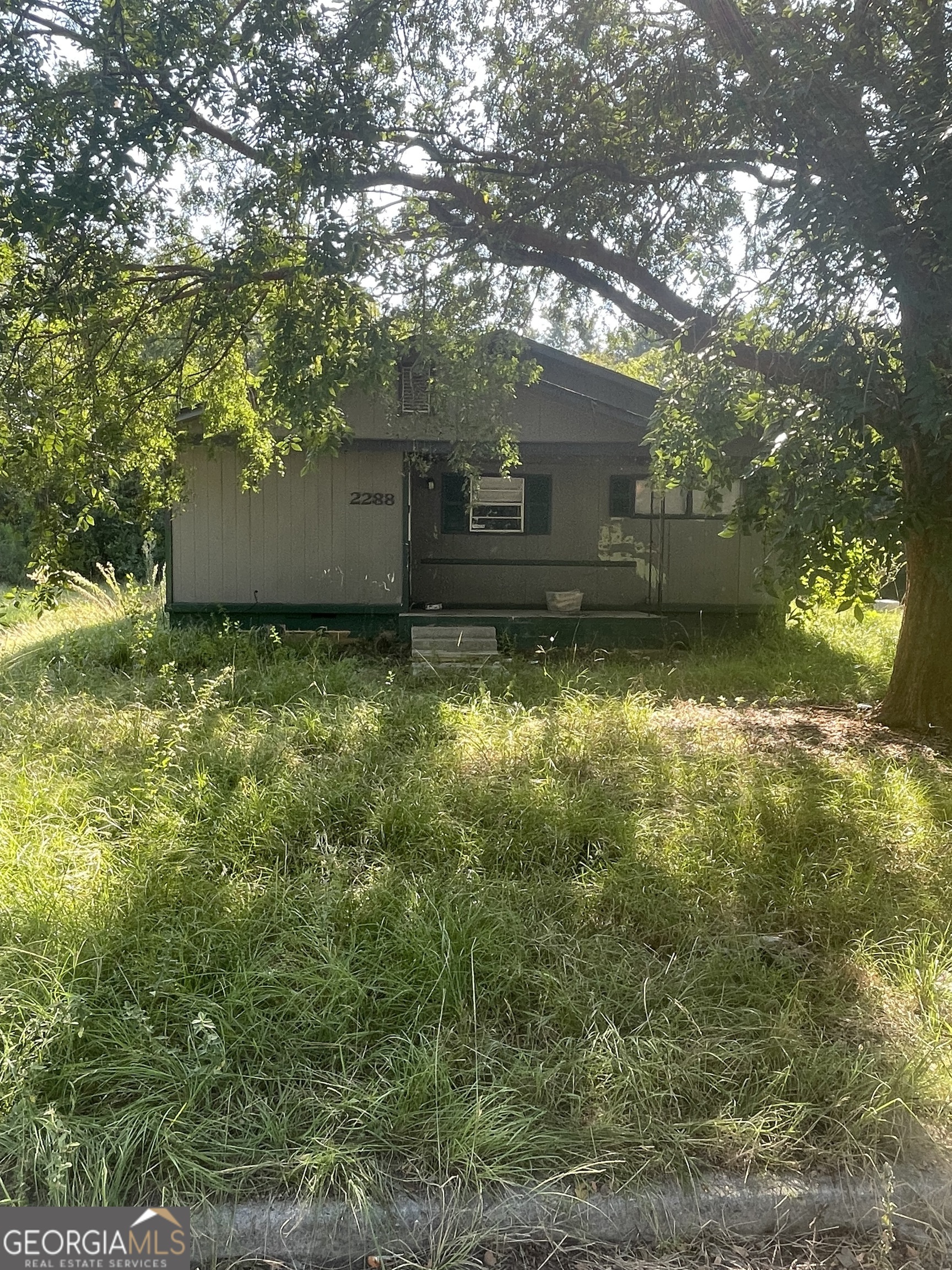 Investor Special: 3-Bedroom Fixer-Upper Near Mercer University!    Opportunity knocks at 2228 Ballard Place in Macon, GA! Just 8 minutes from Mercer University, this 3-bedroom, 1-bath home is brimming with potential and ready for a transformation. Ideal for investors looking to add value and create a prime rental property, this home offers a solid foundation and endless possibilities for updates and improvements. Property on the street is currently renting for $1250.