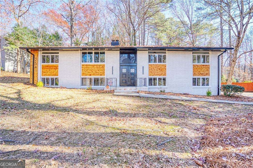 Photo of 2541 Peyton Woods Trail SW, Atlanta, GA 30311 (MLS # 10696997)