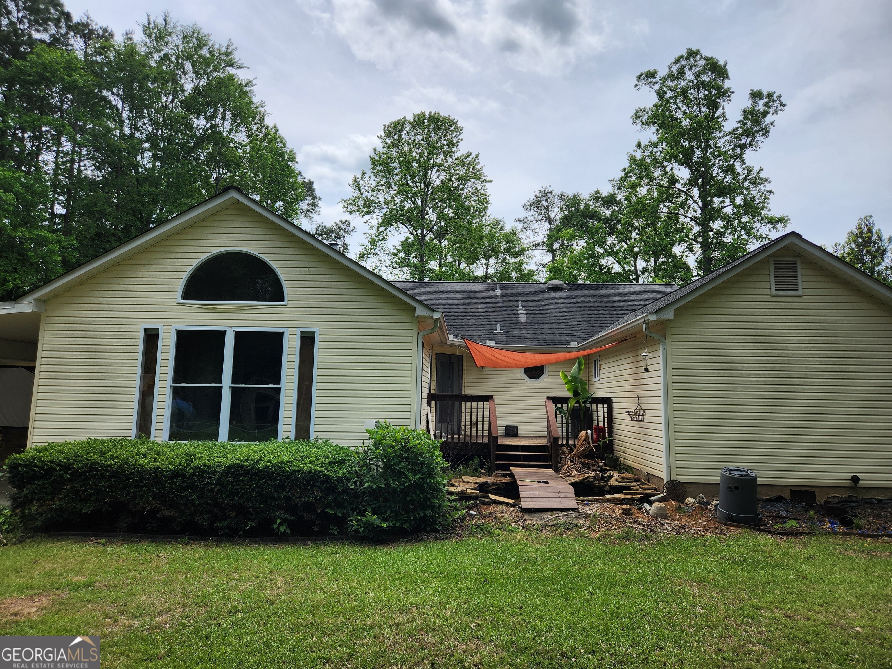 350 Lakeview DR
