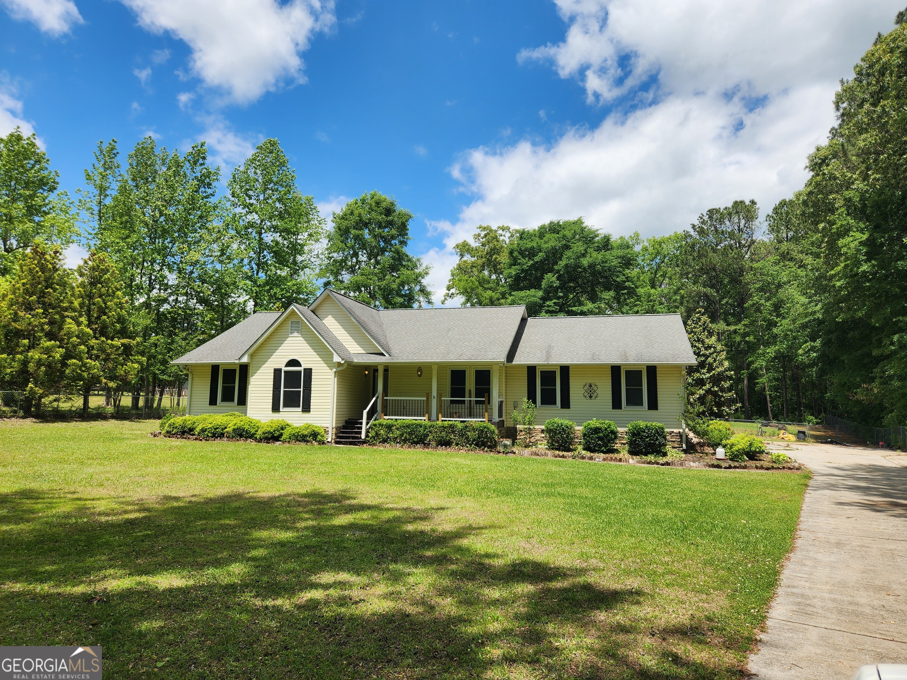 350 Lakeview DR