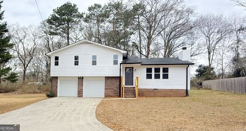 Photo of 105 Woodbine Drive, Carrollton, GA 30117 (MLS # 10685788)