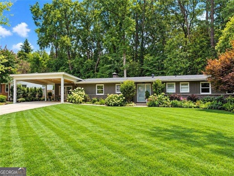Photo of 1423 Brook Valley Lane NE, Atlanta, GA 30324 (MLS # 10848940)
