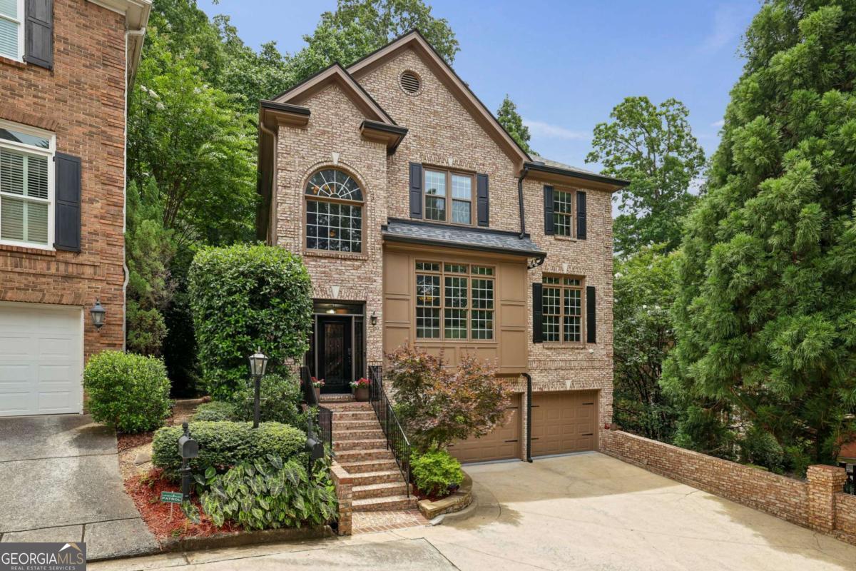 1151 Chantilly NE