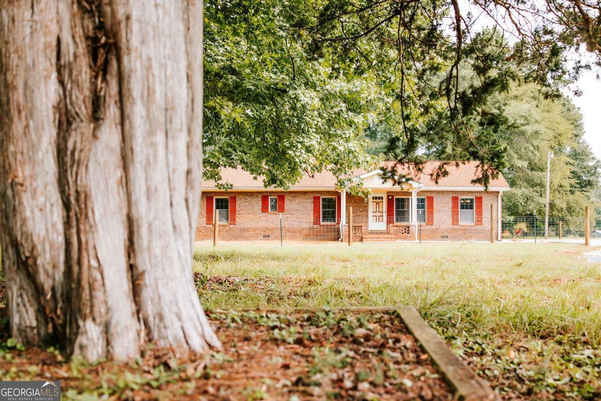 621 Elberton RD