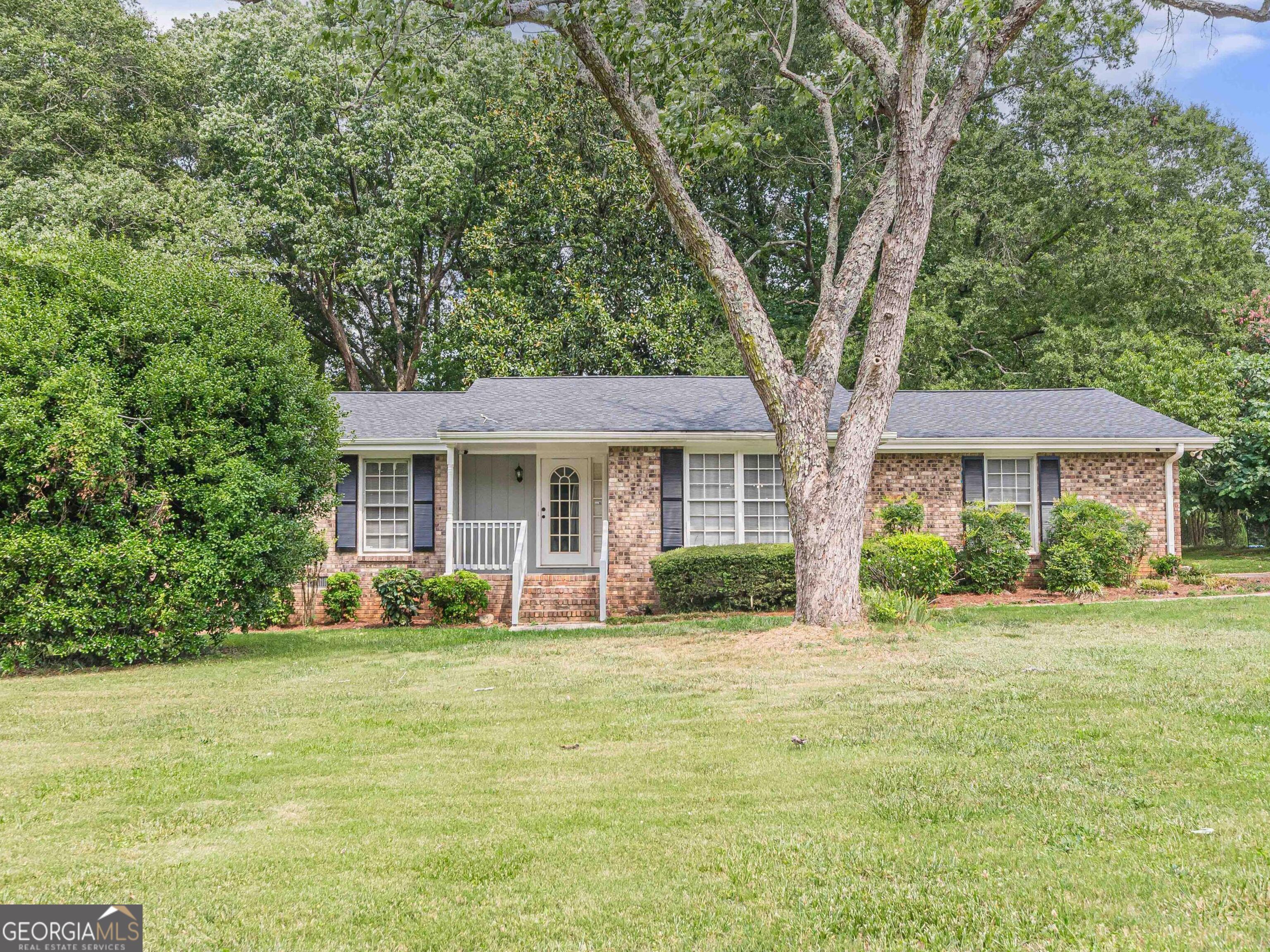 2521 Country Club DR