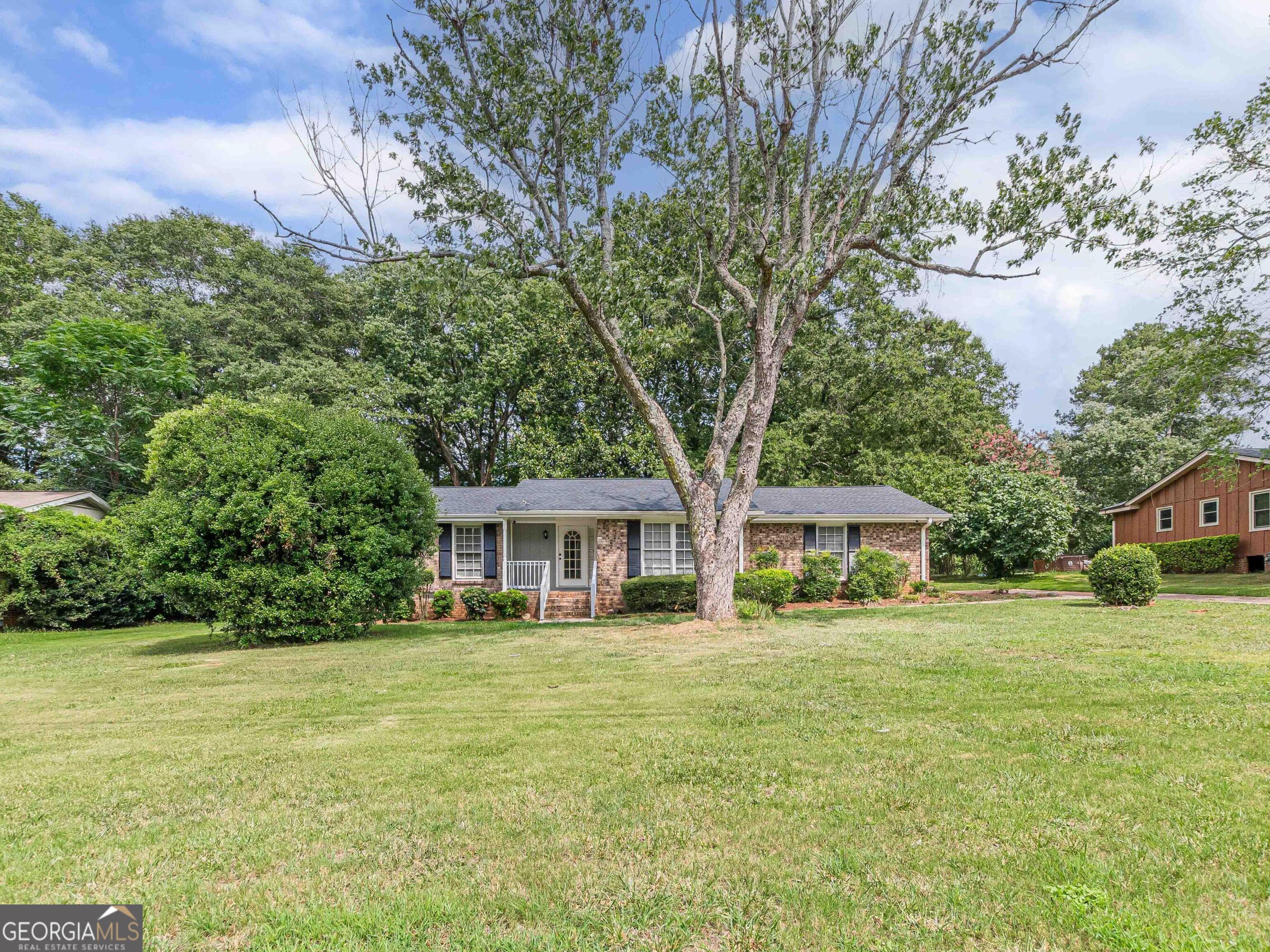 2521 Country Club DR