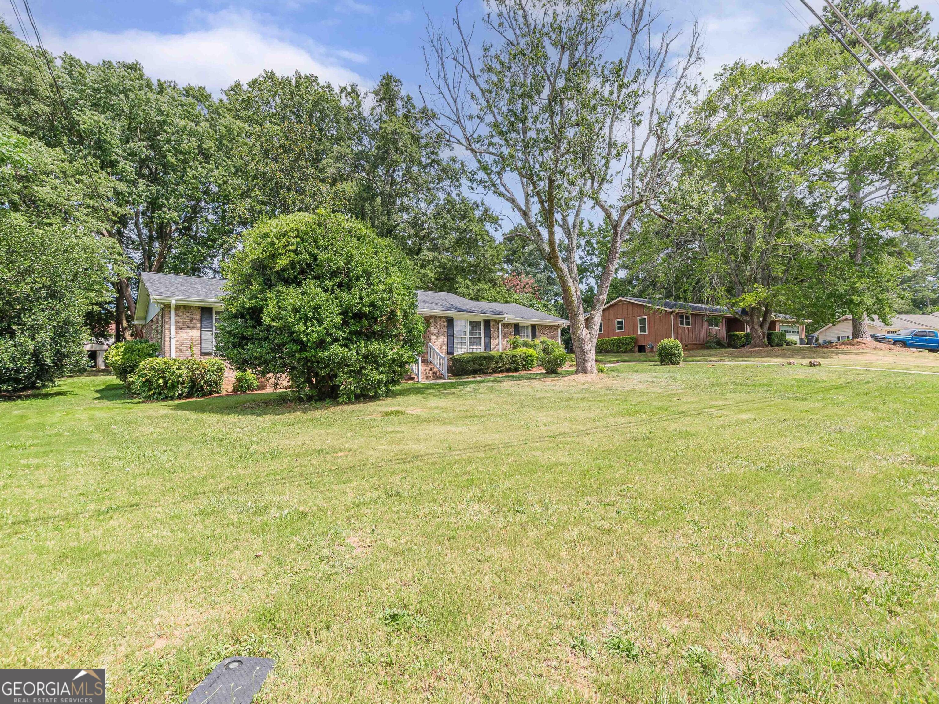2521 Country Club DR