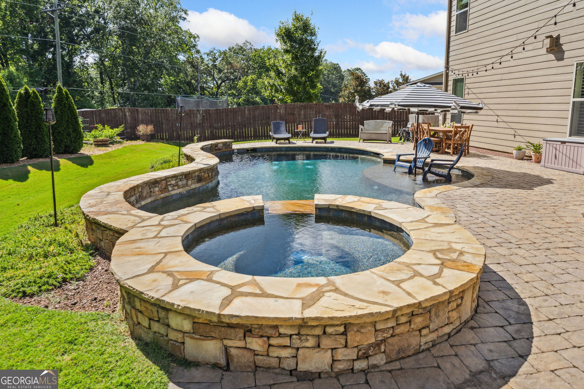 Alpharetta, Georgia 30005, United States, 5 Bedrooms Bedrooms, ,4 BathroomsBathrooms,Residential,Active,175266