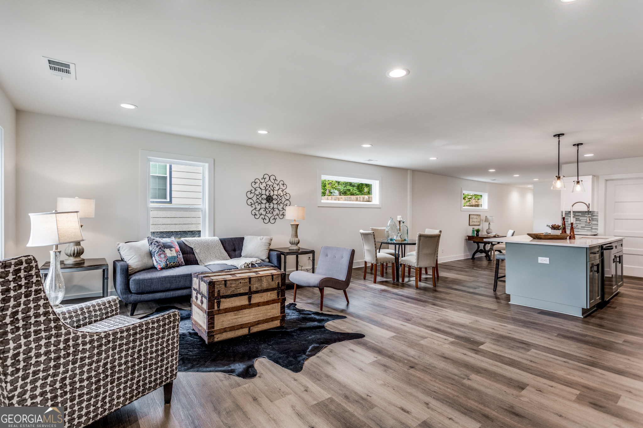 E Washington Ave - Residential