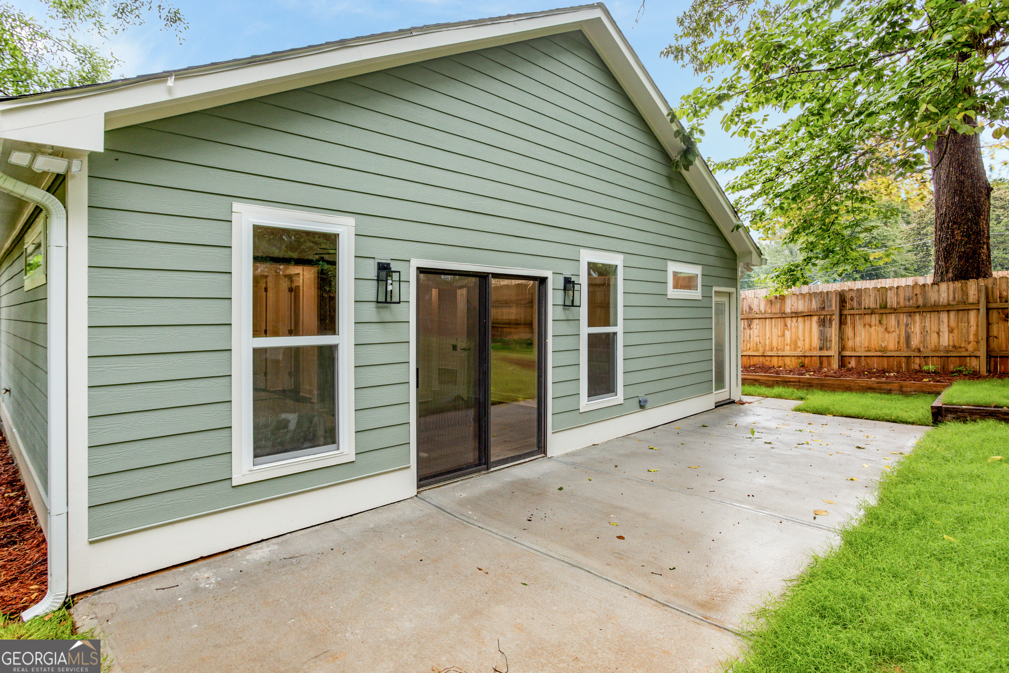 E Washington Ave - Residential