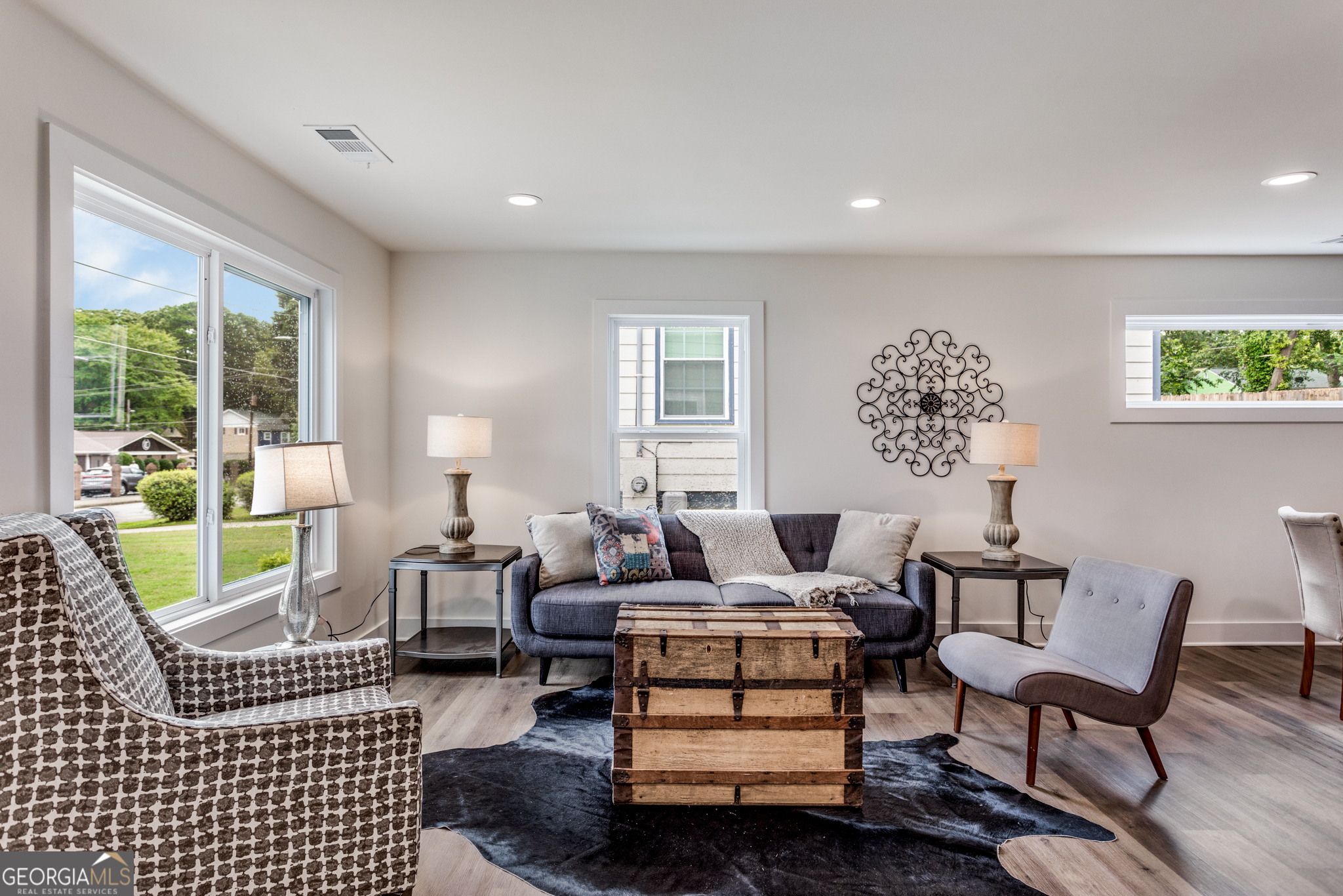 E Washington Ave - Residential